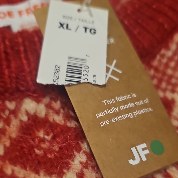 Scandinavian Style Red and Cream Knit Sweater - Picture 6 of 10